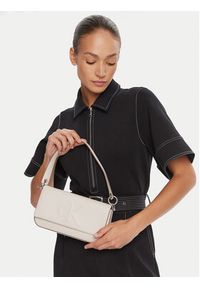 Calvin Klein Jeans Torebka Sculpted Flap Shoulder Pouch25 LV04K3148G Écru. Materiał: skórzane