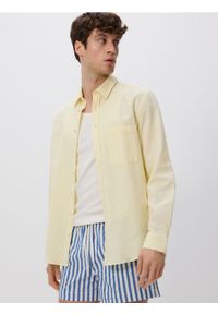 Reserved - Koszula regular z dodatkiem lnu - jasnożółty. Kolor: żółty. Materiał: len #1