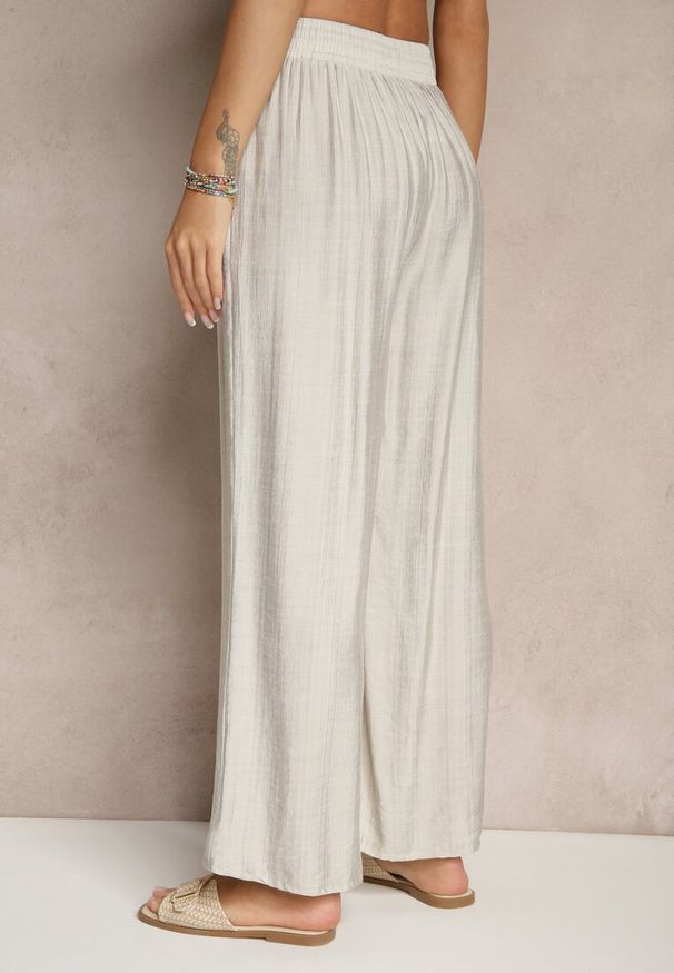Renee - Jasnoszare Spodnie Typu Palazzo o Szerokim Kroju High Waist Ozdobione Wiązaniem Yaslevia. Okazja: na co dzień. Stan: podwyższony. Kolor: szary. Wzór: aplikacja. Styl: elegancki, casual