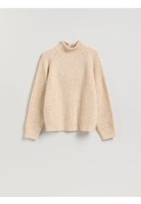 Reserved - Sweter z metalizowaną nicią - kremowy. Kolor: kremowy. Materiał: dzianina #1