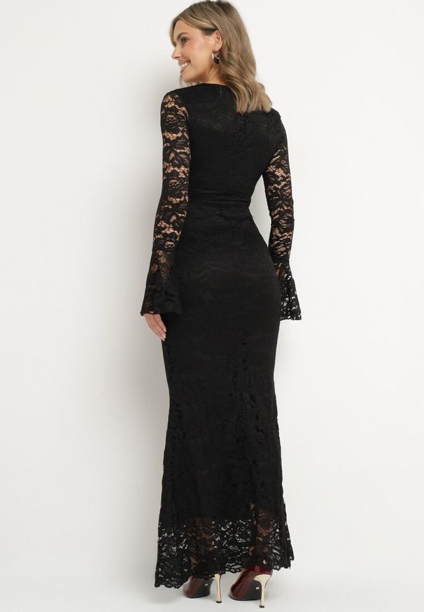 Born2be - Czarna Koronkowa Sukienka o Dopasowanym Kroju z Szerokim Dołem Annadira. Okazja: na urodziny, na wesele, na ślub cywilny, na imprezę. Kolor: czarny. Materiał: koronka. Styl: elegancki. Długość: maxi