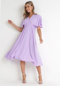 Born2be - Fioletowa Rozkloszowana Sukienka Midi z Kopertowym Dekoltem i Gumką w Talii Muntani. Kolor: fioletowy. Długość rękawa: krótki rękaw. Typ sukienki: kopertowe. Długość: midi #1