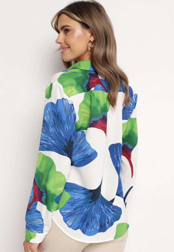 Born2be - Bialo-Granatowa Koszula o Klasycznym Kroju we Florystyczny Wzór Rubuselle. Okazja: na co dzień, na spotkanie biznesowe, do pracy. Kolor: niebieski. Materiał: jeans. Długość rękawa: długi rękaw. Długość: długie. Styl: klasyczny