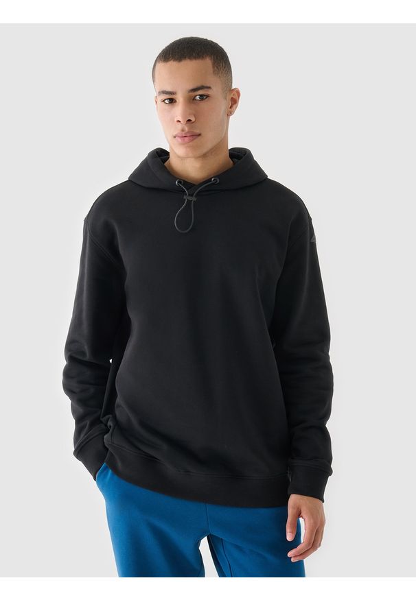 4f - 4F Bluza dresowa nierozpinana z kapturem męska - czarna 3XL. Okazja: na co dzień. Typ kołnierza: kaptur. Kolor: czarny. Materiał: dresówka. Wzór: gładki, nadruk, ze splotem. Styl: sportowy, klasyczny, casual