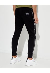 Versace Jeans Couture - VERSACE JEANS COUTURE - Czarne spodnie dresowe. Kolor: czarny. Materiał: dresówka #5