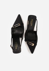 Renee - Czarne Sandały Slingback na Klepsydrowym Obcasie Zdobione Klamerką Skodrifa. Kolor: czarny. Wzór: aplikacja. Obcas: na obcasie. Styl: elegancki. Wysokość obcasa: średni #7