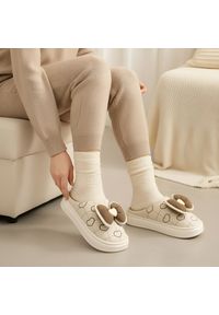 Beżowe Kapcie Filippo Ciepłe Damskie Buty Po Domu. Okazja: do domu. Kolor: beżowy. Materiał: futro. Wzór: aplikacja. Sezon: zima. Styl: elegancki #5