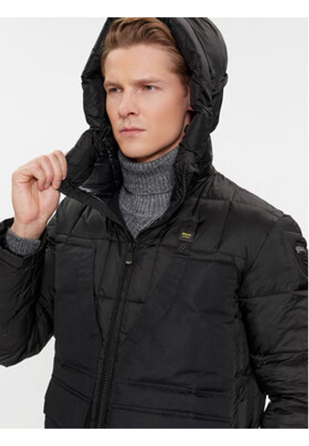 Blauer Kurtka zimowa 23WBLUC03008 Czarny Regular Fit. Kolor: czarny. Materiał: syntetyk. Sezon: zima