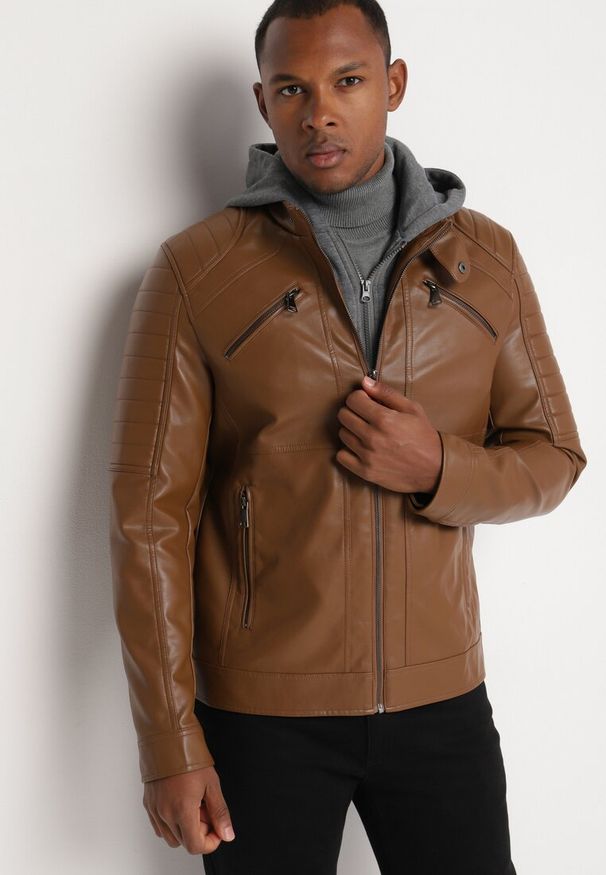 Born2be - Brązowa Kurtka Ramoneska z Ekoskóry z Kapturem Florenitha. Okazja: na co dzień. Typ kołnierza: kaptur. Kolor: brązowy. Materiał: jeans. Styl: casual