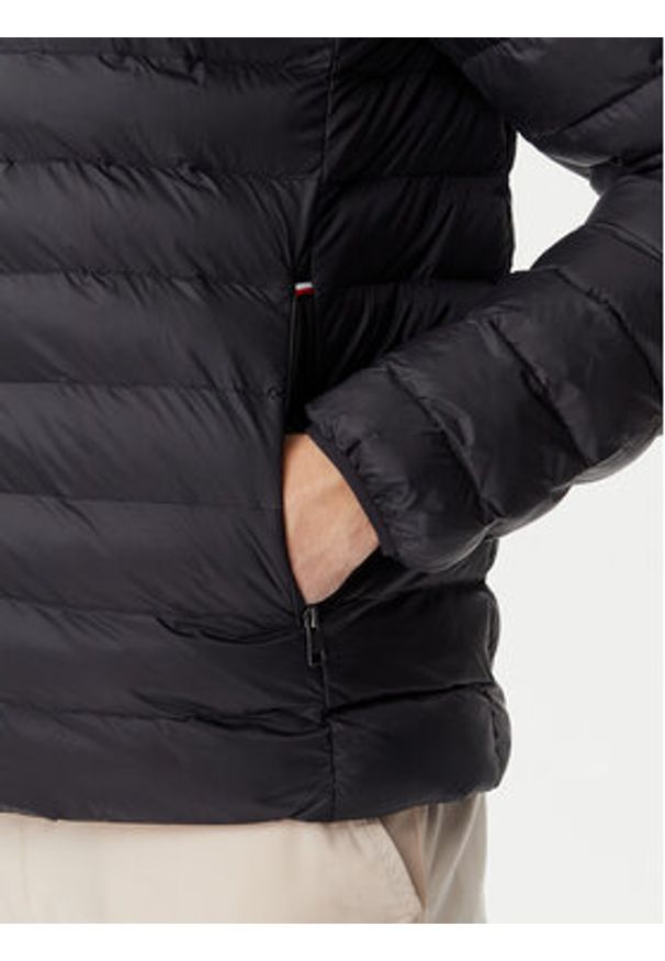 TOMMY HILFIGER - Tommy Hilfiger Kurtka przejściowa Core Packable MW0MW39990 Czarny Regular Fit. Kolor: czarny. Materiał: syntetyk