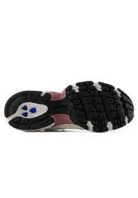 Buty dziecięce New Balance G5301MV – beżowe. Okazja: na uczelnię, na co dzień. Kolor: beżowy. Materiał: materiał, syntetyk, guma. Szerokość cholewki: normalna #2