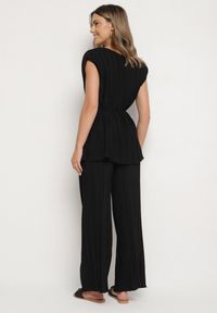 Born2be - Czarny Komplet Bluzka z Wiązanym Paskiem i Szerokie Spodnie Dolarea. Kolor: czarny. Wzór: aplikacja #7
