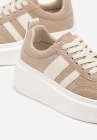 Born2be - Ciemnobeżowe Sneakersy Kultowe Tenisówki na Platformie z Koturnem Elisara. Nosek buta: okrągły. Zapięcie: sznurówki. Kolor: beżowy. Materiał: materiał. Obcas: na koturnie. Wysokość obcasa: niski #5