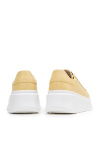 Wittchen - Damskie sneakersy ze skóry na grubej podeszwie klasyczne żółte. Okazja: na co dzień. Nosek buta: okrągły. Kolor: żółty. Materiał: skóra. Obcas: na platformie