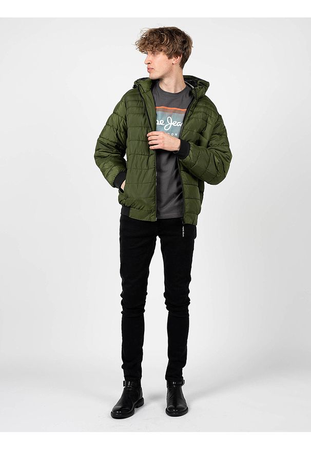 Pepe Jeans Kurtka "James" | PM402598 | James | Mężczyzna | Zielony. Okazja: na co dzień. Typ kołnierza: kaptur. Kolor: zielony. Materiał: poliester. Wzór: aplikacja. Styl: casual