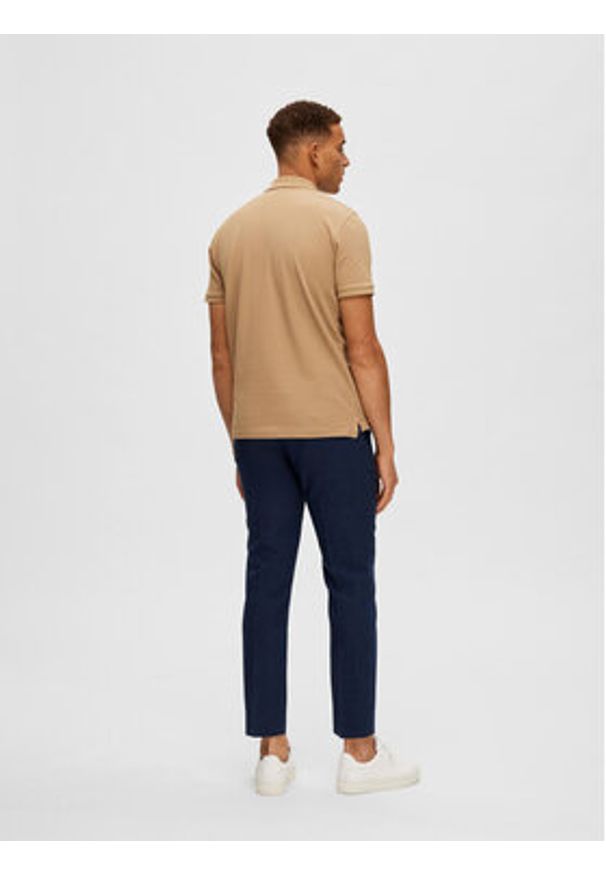 Selected Homme Polo 16087839 Beżowy Regular Fit. Typ kołnierza: polo. Kolor: beżowy. Materiał: bawełna