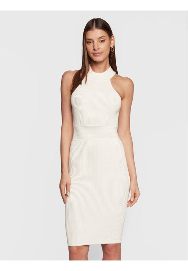 Guess Sukienka dzianinowa Janice W3RK28 Z2YJ2 Écru Slim Fit. Materiał: wiskoza