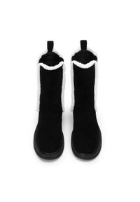 Wittchen - Damskie sztyblety zamszowe ze sztucznym kożuszkiem czarne. Nosek buta: okrągły. Kolor: czarny. Materiał: zamsz, skóra. Szerokość cholewki: normalna. Sezon: jesień, zima. Obcas: na platformie #6