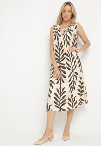 Born2be - Beżowa Sukienka z Wiskozą Pudełkowa w Malowany Wzór Hiliona. Kolor: beżowy. Materiał: wiskoza #1
