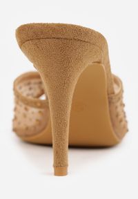 Renee - Ciemnobeżowe Siateczkowe Klapki VICES na Szpilce Ozdobione Cyrkoniami i Kokardką Donne. Kolor: beżowy. Materiał: satyna. Wzór: aplikacja. Obcas: na szpilce. Styl: glamour, elegancki #4