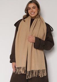 Born2be - Ciemnobeżowy Klasyczny Szalik Zdobiony Frędzlami Vetilana. Okazja: do pracy. Kolor: beżowy. Materiał: jeans. Wzór: aplikacja. Styl: klasyczny #1
