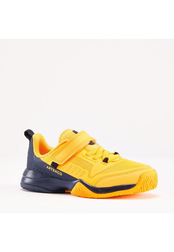 ARTENGO - Buty do tenisa dla dzieci Artengo TS500 Fast na rzepy. Zapięcie: rzepy. Kolor: żółty, pomarańczowy, wielokolorowy, niebieski. Materiał: materiał, kauczuk. Szerokość cholewki: szeroka. Sport: tenis