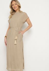 Born2be - Beżowa Sukienka Pudełkowa Ozdobiona Wiązaniem Napelira. Okazja: na co dzień. Kolor: beżowy. Materiał: jeans. Wzór: aplikacja. Styl: klasyczny, casual, elegancki #2