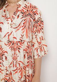 Born2be - Czerwona Rozkloszowana Sukienka z Lnem z Metalicznym Nadrukiem Filasenia. Okazja: na spacer. Typ kołnierza: kołnierz z falbankami, dekolt w kształcie V. Kolor: czerwony. Materiał: len. Wzór: nadruk. Sezon: lato. Styl: elegancki #4