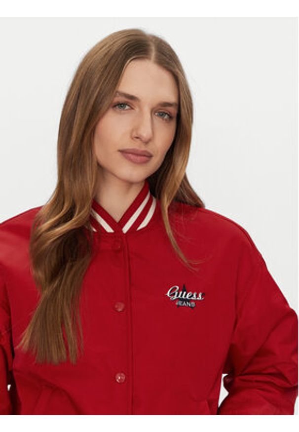 Guess Jeans Kurtka bomber W5RL43 WHAA2 Czerwony Regular Fit. Kolor: czerwony. Materiał: syntetyk