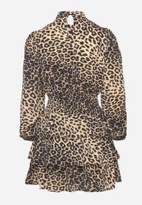 Born2be - CIemnobeżowa Rozkloszowana Sukienka w Panterkę Zwężana w Talii z Falbanami Liliwia. Okazja: na co dzień. Kolor: beżowy. Długość rękawa: długi rękaw. Wzór: motyw zwierzęcy. Styl: casual, klasyczny #5