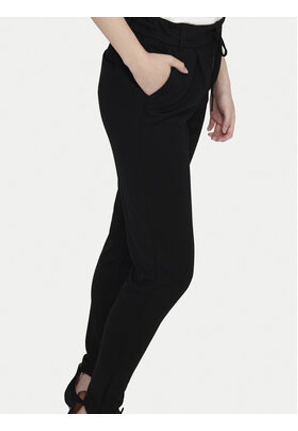 only - ONLY Spodnie materiałowe Poptrash 15115847 Czarny Regular Fit. Kolor: czarny. Materiał: syntetyk