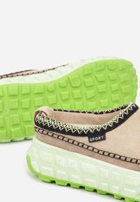 Born2be - Zielone Niskie Śniegowce na Grubej Tłoczonej Podeszwie Arevire. Okazja: na co dzień. Kolor: zielony. Materiał: jeans. Styl: casual #7