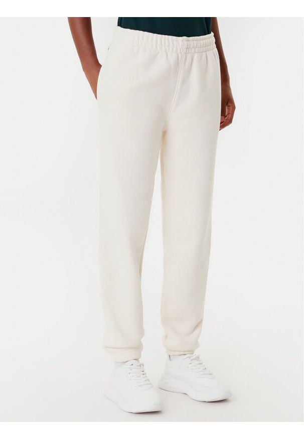 Lacoste Spodnie dresowe XF0353 Beżowy Regular Fit. Kolor: beżowy. Materiał: bawełna