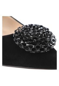 Czółenka damskie S.Barski, cholewka ze skóry naturalnej zamszowej wsuwany fason zabudowany przód, czarne, CR61-3029. Okazja: na spotkanie biznesowe. Kolor: czarny. Materiał: skóra, zamsz. Szerokość cholewki: normalna. Wzór: aplikacja. Obcas: na obcasie. Styl: elegancki, biznesowy. Wysokość obcasa: średni #2