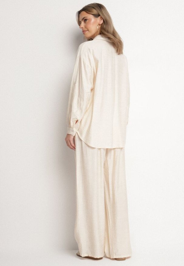 Born2be - Jasnobeżowy Komplet z Wiskozy Koszula i Spodnie Sesanila. Kolor: beżowy. Materiał: wiskoza. Wzór: kolorowy