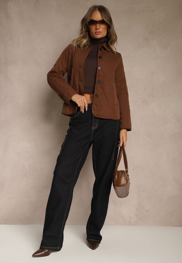 Renee - Brązowa Koszulowa Kurtka Ozdobiona Pikowaniem i Pagonami Avadvira. Okazja: na co dzień. Kolor: brązowy. Materiał: jeans. Wzór: aplikacja. Styl: casual, elegancki