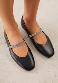 Born2be - Czarne Wsuwane Balerinki z Ozdobnym Paskiem z Cyrkoniami Rola. Okazja: na co dzień. Zapięcie: bez zapięcia. Kolor: czarny. Wzór: aplikacja. Styl: casual, elegancki, klasyczny #1