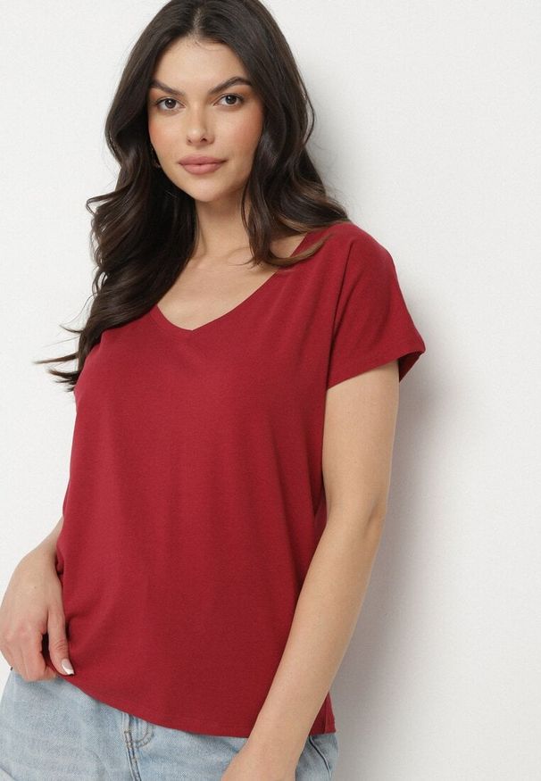 Born2be - Bordowy Bawełniany T-shirt z Trójkątnym Dekoltem Linarosea. Okazja: na co dzień. Kolor: czerwony. Materiał: bawełna. Styl: casual
