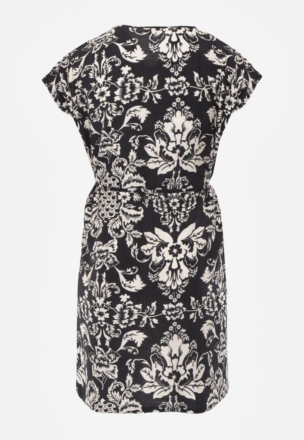 Born2be - Czarna Pudełkowa Sukienka z Wiskozy w Stylu Casual z Wiązanym Paskiem Tepena. Okazja: na co dzień. Kolekcja: plus size. Kolor: czarny. Materiał: wiskoza. Sezon: lato. Typ sukienki: proste. Styl: casual