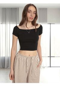 Sinsay - Crop top z krótkim rękawem - czarny. Kolor: czarny. Długość rękawa: krótki rękaw. Długość: krótkie