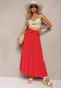 Renee - Czerwona Rozkloszowana Spódnica Maxi z Wiskozy z Materiałowymi Paskami Wintelis. Okazja: do pracy. Kolor: czerwony. Materiał: wiskoza, materiał. Wzór: paski. Styl: elegancki