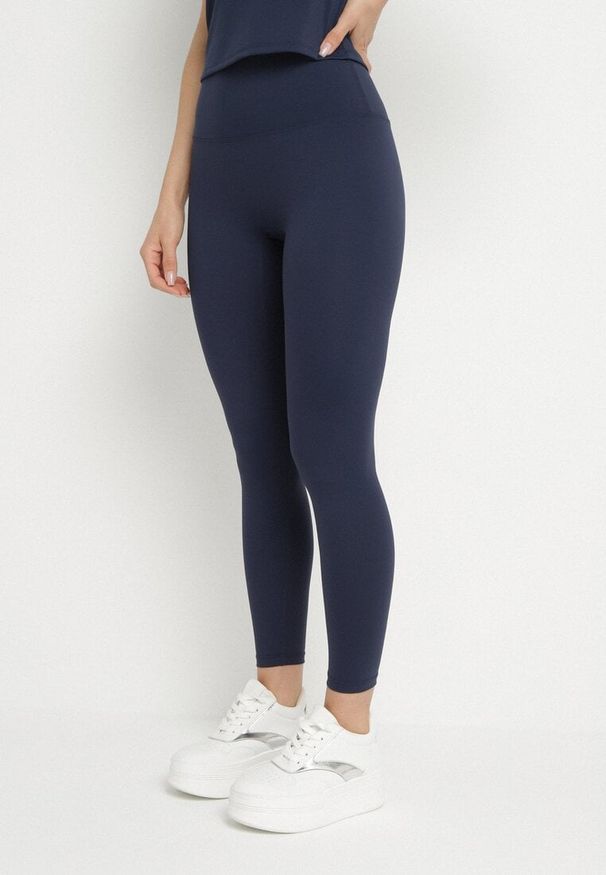 Born2be - Granatowy Komplet Sportowy Legginsy i Dopasowany T-shirt Silendria. Kolor: niebieski