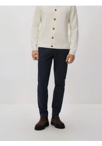 Reserved - Spodnie chino slim fit - granatowy. Kolor: niebieski. Materiał: tkanina, bawełna #1
