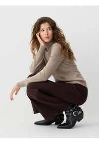 Reserved - Sweter z wełny merino - brązowy. Kolor: brązowy. Materiał: wełna #1