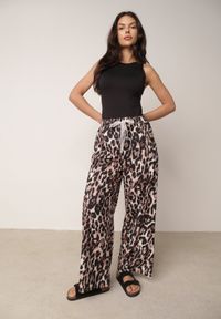 Born2be - Panterkowe Spodnie z Szerokimi Nogawkami i Wiązaniem w Talii z Koronką Aloe. Okazja: do pracy, na co dzień, na spotkanie biznesowe, na spacer. Kolekcja: plus size. Materiał: koronka. Długość: długie. Wzór: koronka. Styl: biznesowy, casual #8