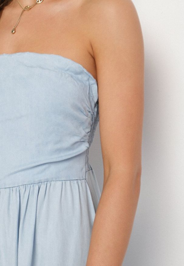 Born2be - Jasnoniebieska Sukienka Rozkloszowana z Dekoltem Typu Bandeau Mavilore. Okazja: na imprezę, na co dzień. Kolor: niebieski. Materiał: skóra. Wzór: aplikacja. Typ sukienki: rozkloszowane. Styl: elegancki, wizytowy, klasyczny, casual