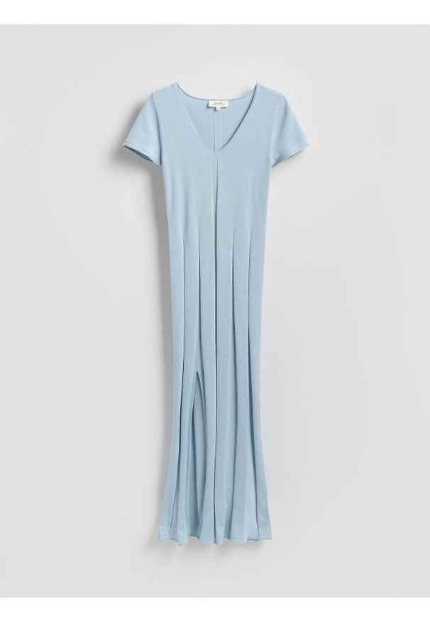 Reserved - Sukienka z lyocellem - jasnoniebieski. Kolor: niebieski. Materiał: jedwab, dzianina