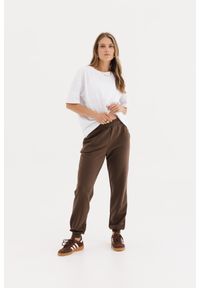 LEKKIE SPODNIE CELINE CZEKOLADOWE S - Flawless. Okazja: na co dzień. Kolor: brązowy. Materiał: guma, elastan, bawełna, dresówka, skóra. Styl: klasyczny, casual #1