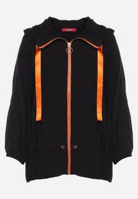 Born2be - Czarna Kurtka Jednorzędowa z Bawełną Kapturem i Wstążką Zakończona Ściągaczem Martinis. Okazja: na co dzień. Kolor: czarny. Materiał: bawełna. Wzór: aplikacja. Styl: casual, elegancki, klasyczny #3