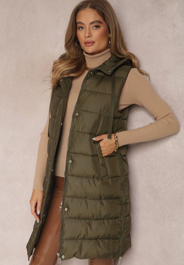 Renee - Zielona Kamizelka Pikowana Długa Liccia. Okazja: na co dzień. Kolor: zielony. Długość rękawa: bez rękawów. Długość: długie. Wzór: aplikacja. Styl: casual